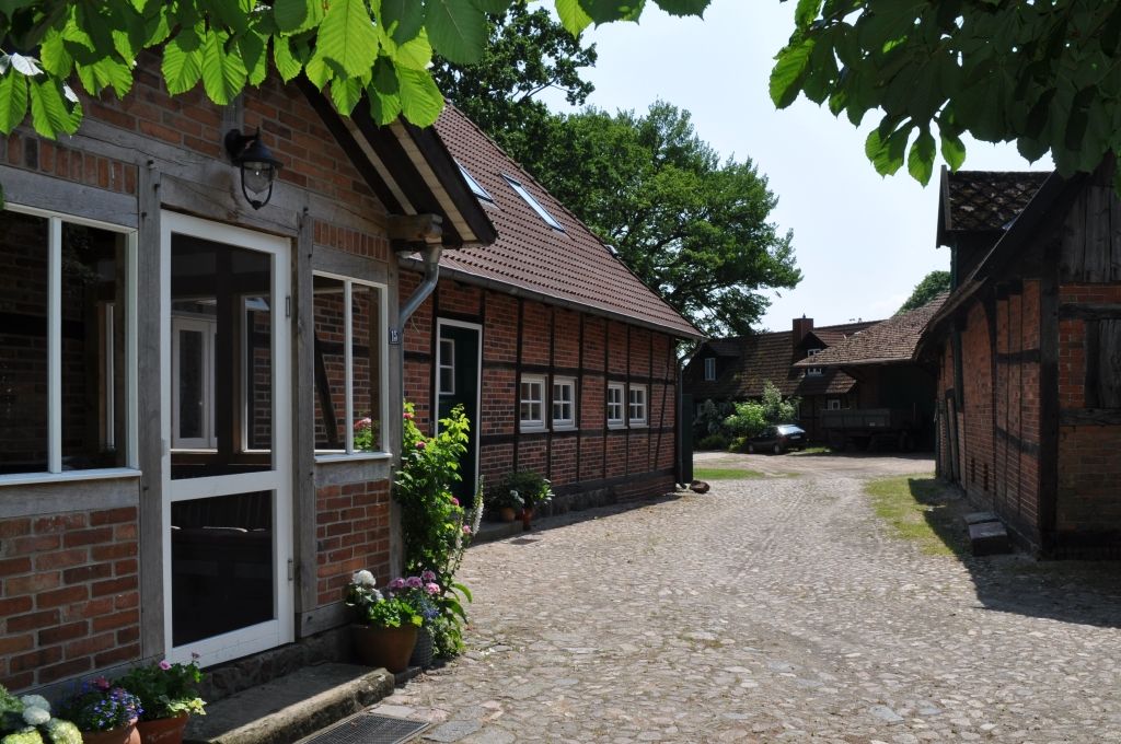 Außenansicht des renovierten Fachwerkhauses mit der Ferienwohnung "Leine" Ferienwohnung "Leine" auf dem alten Fachwerkhof Gerkenhoff in Eickeloh in der Nähe von Hodenhagen