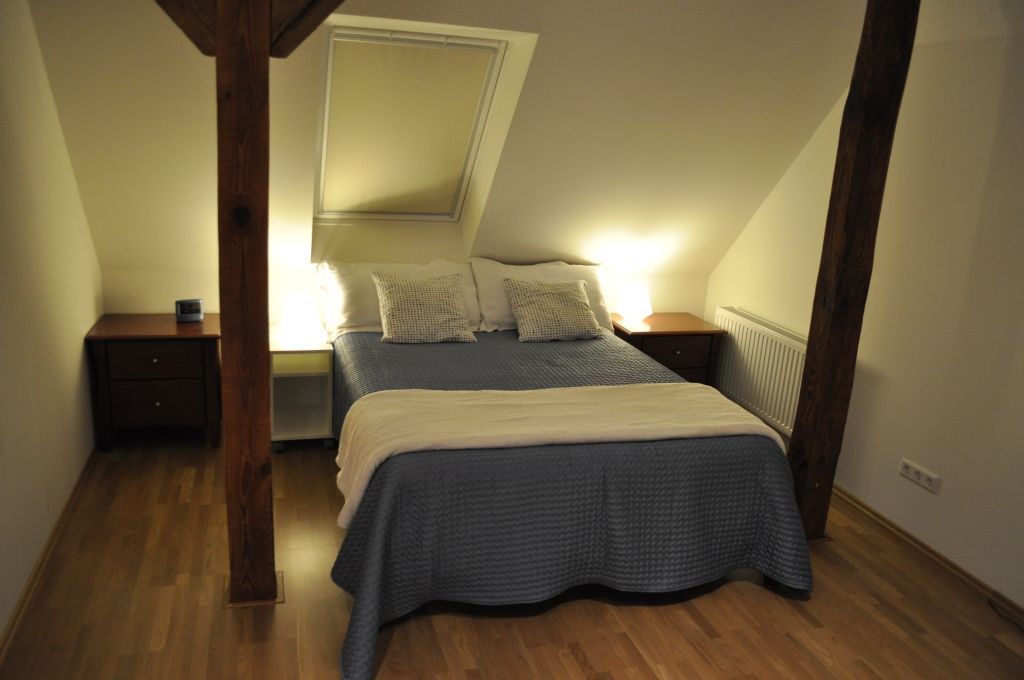 Serengeti-Park Übernachtung: Komfortabel wohnen im Ferienappartment "Leine" in Eickeloh Doppelbett in der Unterkunft "Leine" in Eickeloh im Aller-Leine-Tal