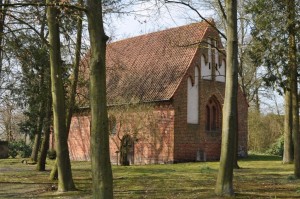 "Zum Heiligen Kreuz" - alte Kirche in Eickeloh im Aller-Leine-Tal